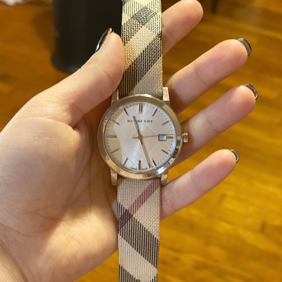 Women’s Burberry Watch. Nova Check Strap (used) - Picture 3 of 3